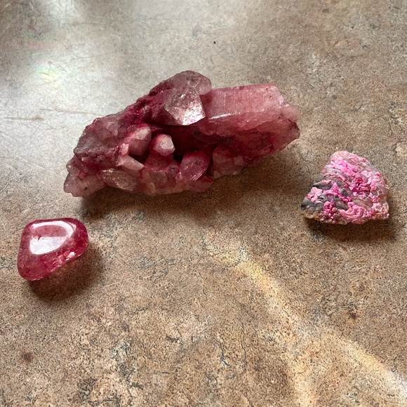 multiple beautiful pink crystals!🎀 - Picture 3 of 5